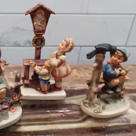 3 Hummels on fence+1 Adoration - Picture 2 of 10